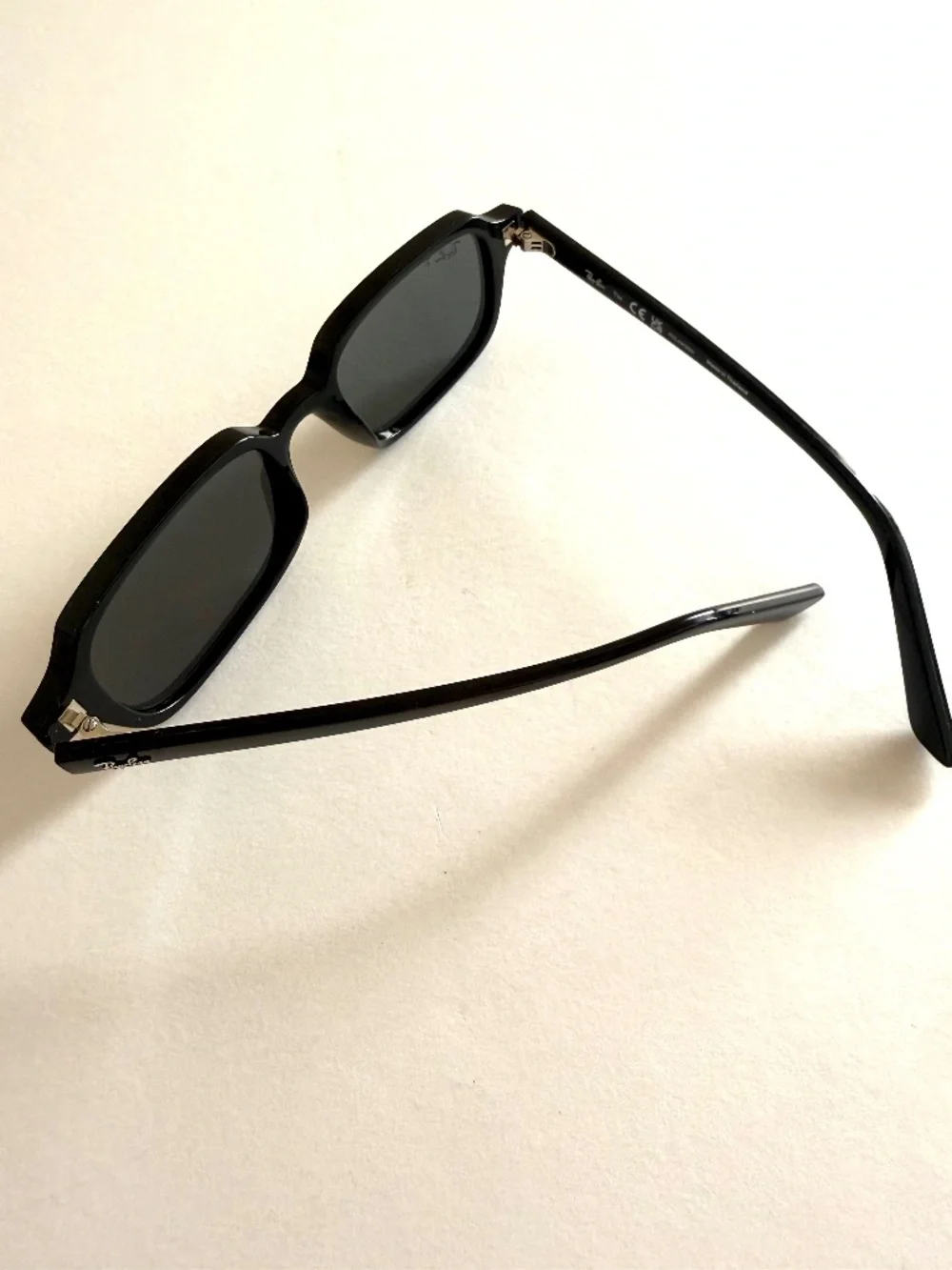 Ray -Ban Man Sunglasses , Color Black Satin